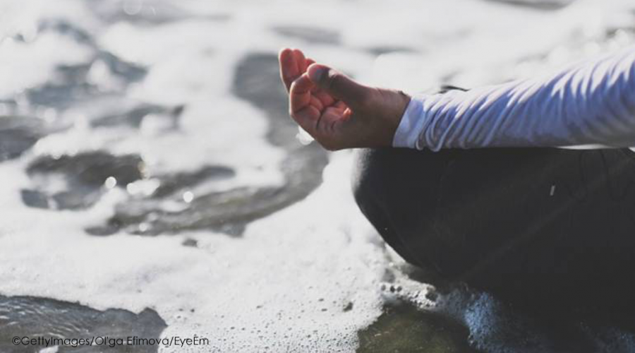 Yoga wird mittlerweile als alternative Behandlungsmethode anerkannt und kann dabei helfen, bestimmte Symptome einer Depression zu bekämpfen. Tauchen Sie ein in die Welt der Atmung und der Stellungen.